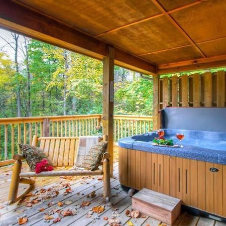 Вілла Great Location Pool Table Hot Tub Гатлінбург Екстер'єр фото